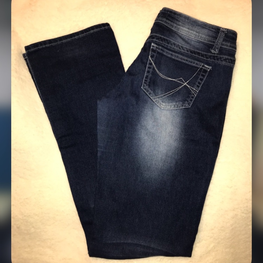 Almost Famous | Straight Leg Jeans | Size 7